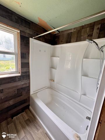 1418 W Juliah Avenue, Flint, MI 48505