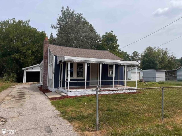 1418 W Juliah Avenue, Flint, MI 48505