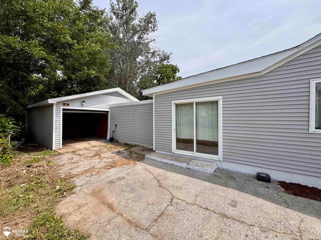 1418 W Juliah Avenue, Flint, MI 48505
