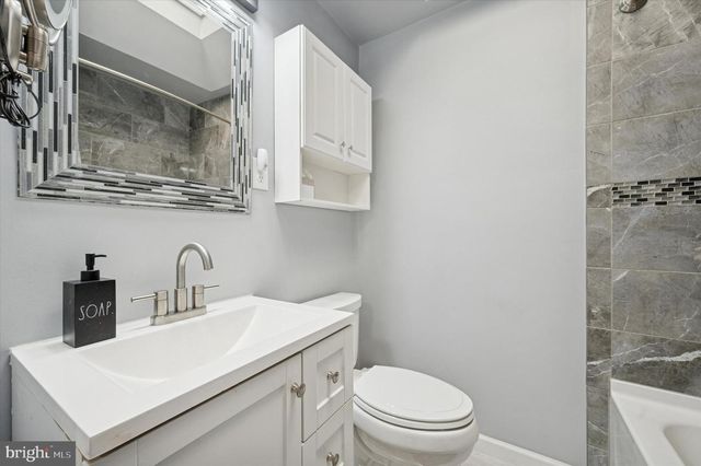 817 SURREY LN, Glenolden, PA 19036