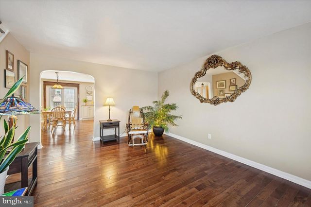 817 SURREY LN, Glenolden, PA 19036