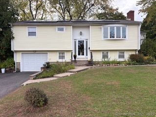75 Azalea Drive, Middletown, CT 06457