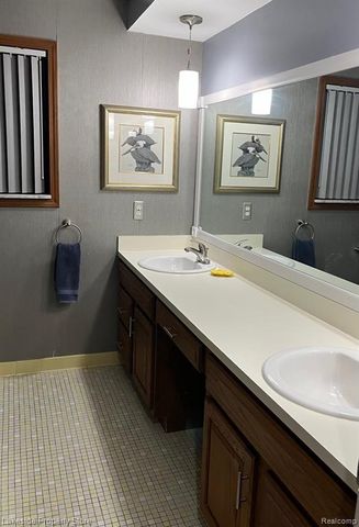 40430 Shakespeare Drive, Sterling Heights, MI 48313