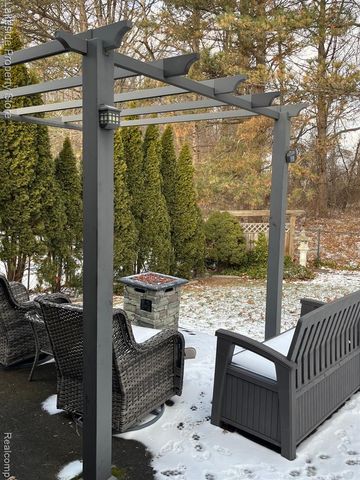 40430 Shakespeare Drive, Sterling Heights, MI 48313