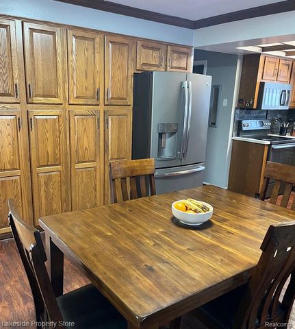 40430 Shakespeare Drive, Sterling Heights, MI 48313