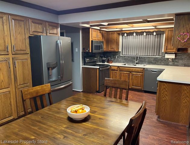 40430 Shakespeare Drive, Sterling Heights, MI 48313