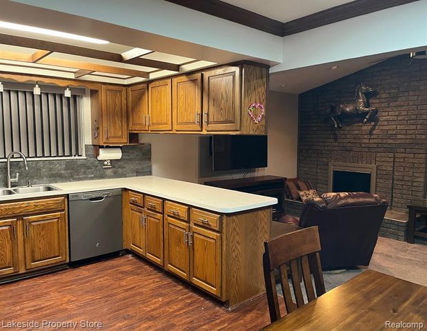 40430 Shakespeare Drive, Sterling Heights, MI 48313