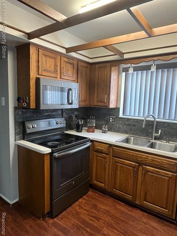 40430 Shakespeare Drive, Sterling Heights, MI 48313