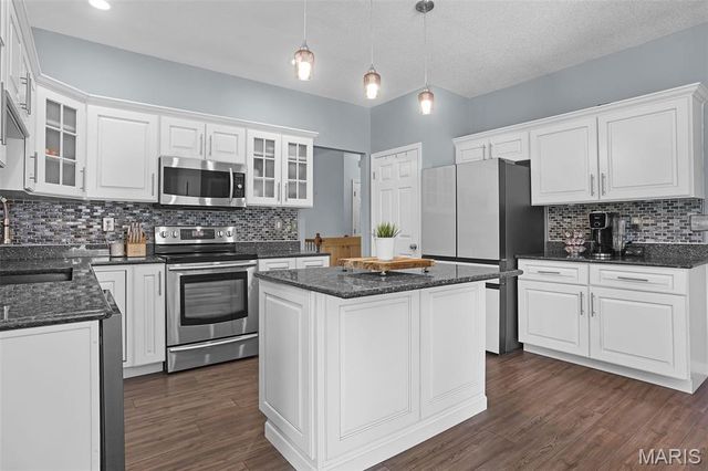 1322 Gerber Woods Drive, Edwardsville, IL 62025