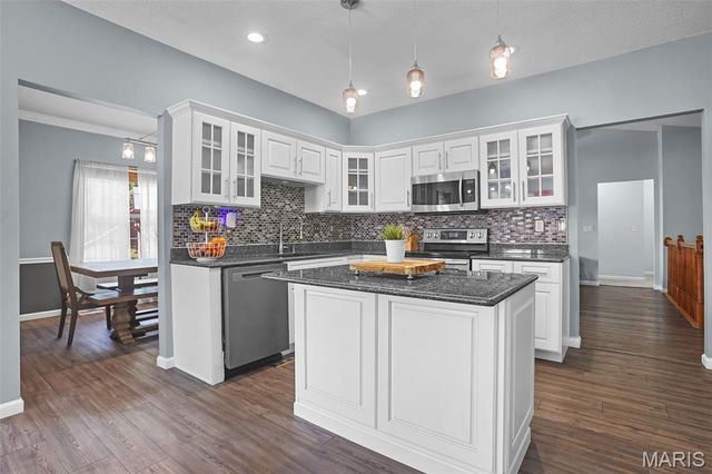 1322 Gerber Woods Drive, Edwardsville, IL 62025