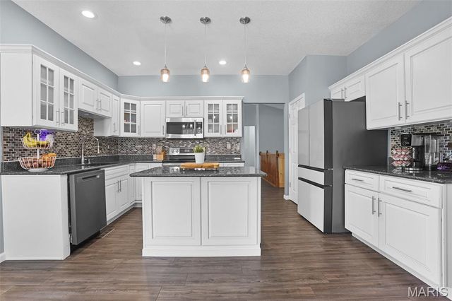 1322 Gerber Woods Drive, Edwardsville, IL 62025