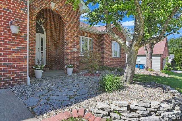 1322 Gerber Woods Drive, Edwardsville, IL 62025