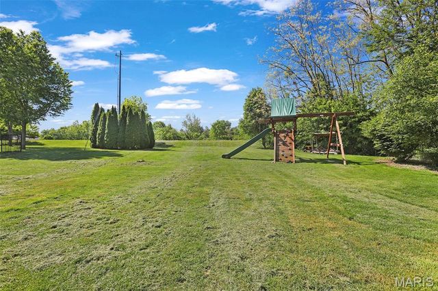 1322 Gerber Woods Drive, Edwardsville, IL 62025