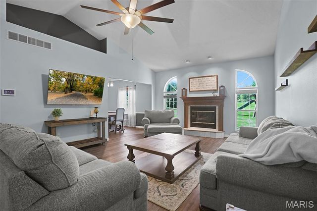 1322 Gerber Woods Drive, Edwardsville, IL 62025
