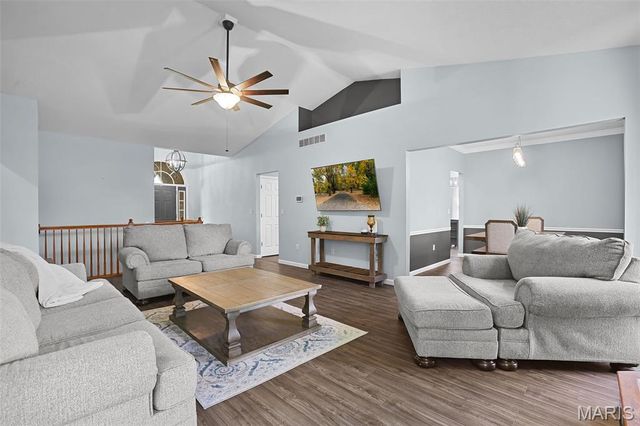 1322 Gerber Woods Drive, Edwardsville, IL 62025