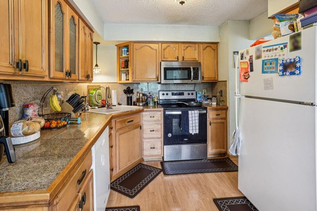 9205 29th Avenue N, New Hope, MN 55427