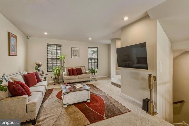 36 CONTINENTAL BLVD, Sicklerville, NJ 08081