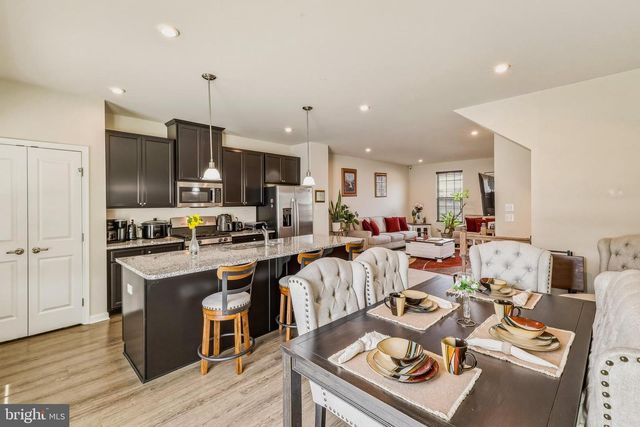 36 CONTINENTAL BLVD, Sicklerville, NJ 08081
