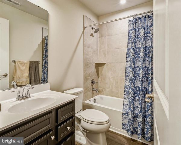 36 CONTINENTAL BLVD, Sicklerville, NJ 08081