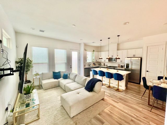 7713 Johanna Park Drive, Houston, TX 77055