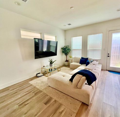 7713 Johanna Park Drive, Houston, TX 77055