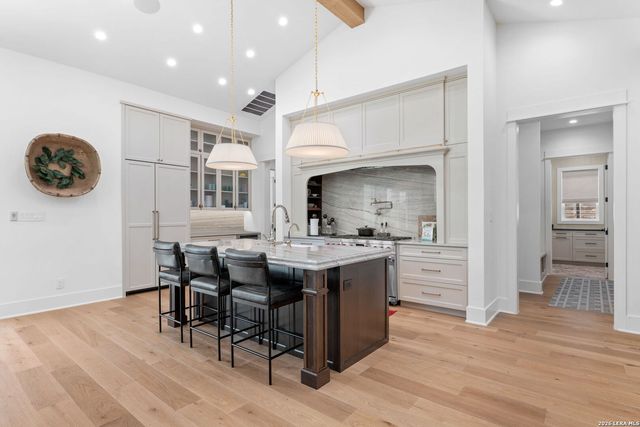 808 Canterbury Hill, San Antonio, TX 78209