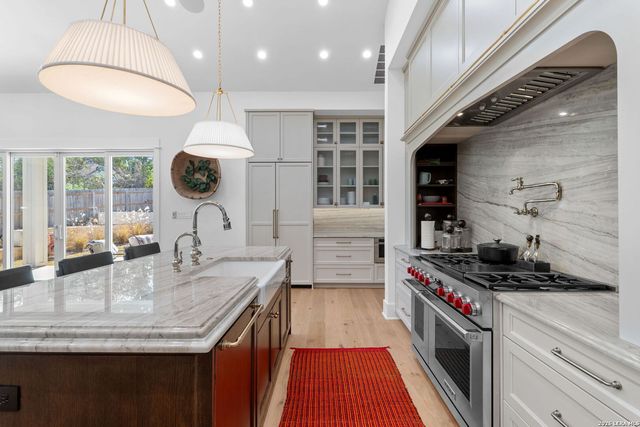 808 Canterbury Hill, San Antonio, TX 78209