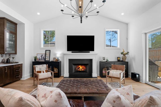 808 Canterbury Hill, San Antonio, TX 78209