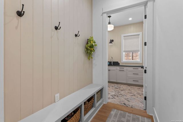 808 Canterbury Hill, San Antonio, TX 78209