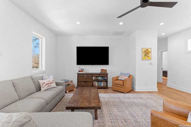 808 Canterbury Hill, San Antonio, TX 78209