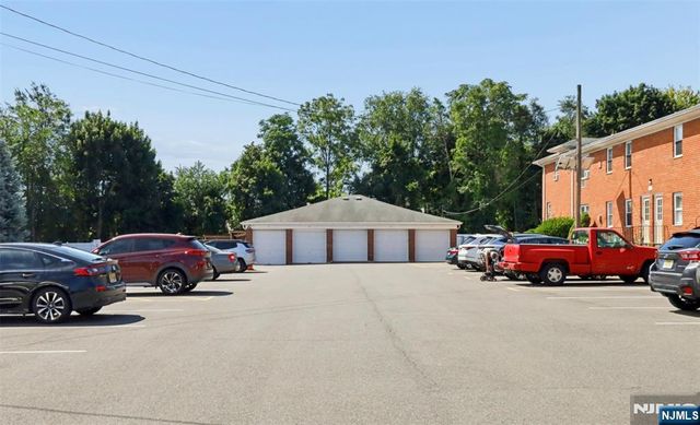 35 Knox Terrace 2C, Wayne, NJ 07470