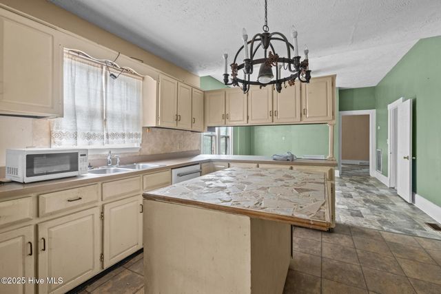 318 Spring Street, Hamlet, NC 28345