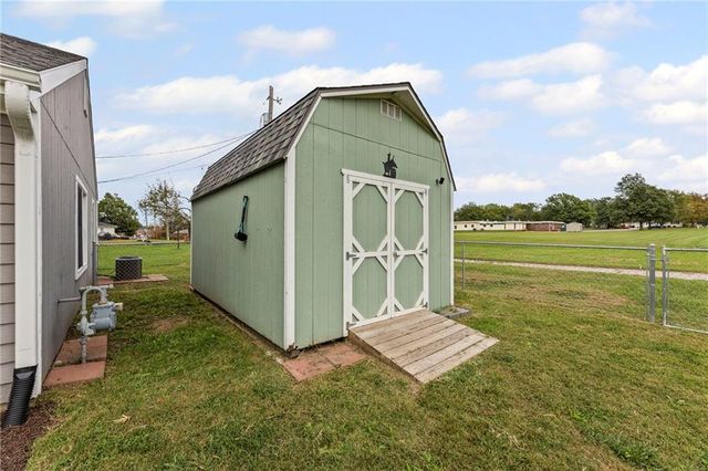 1335 S Olive Street, Ottawa, KS 66067