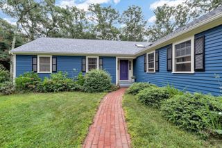 8 Golf Link Cir, Sandwich, MA 02563
