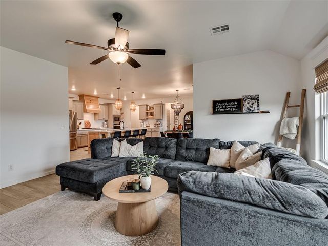 2709 SE 20th Circle, Moore, OK 73160