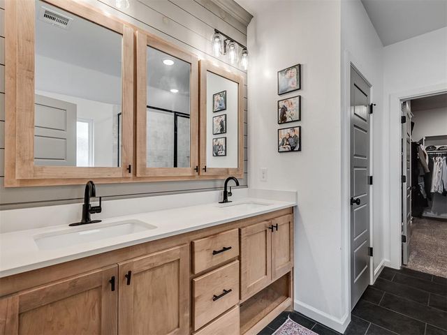 2709 SE 20th Circle, Moore, OK 73160