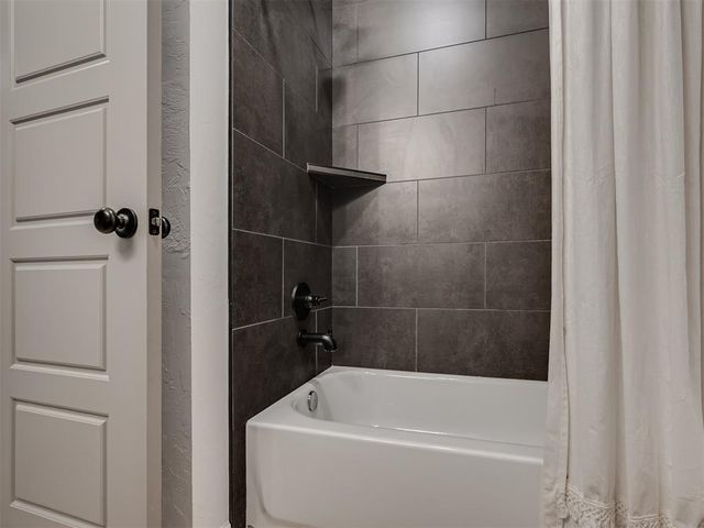 2709 SE 20th Circle, Moore, OK 73160