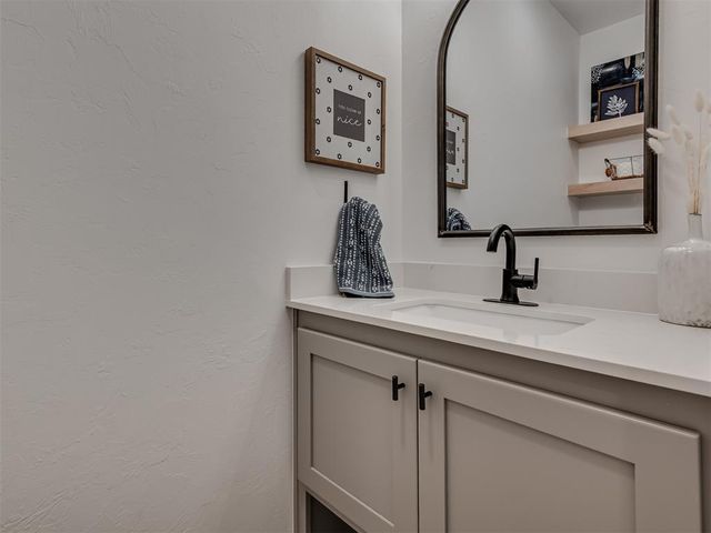 2709 SE 20th Circle, Moore, OK 73160