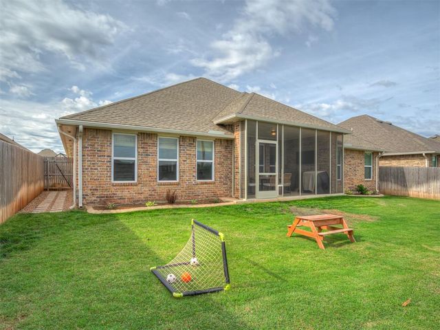2709 SE 20th Circle, Moore, OK 73160
