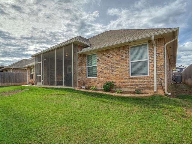 2709 SE 20th Circle, Moore, OK 73160
