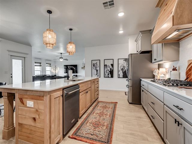 2709 SE 20th Circle, Moore, OK 73160