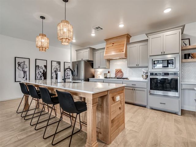 2709 SE 20th Circle, Moore, OK 73160