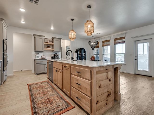 2709 SE 20th Circle, Moore, OK 73160