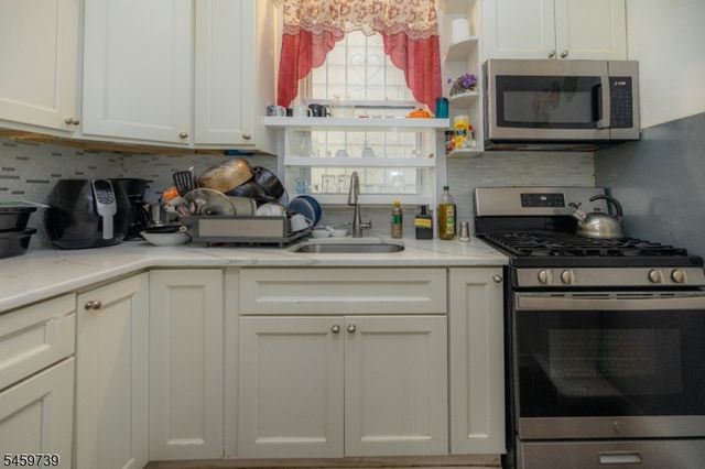 257 Franklin St, Elizabeth City, NJ 07206