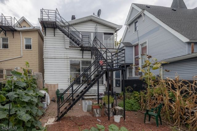 257 Franklin St, Elizabeth City, NJ 07206
