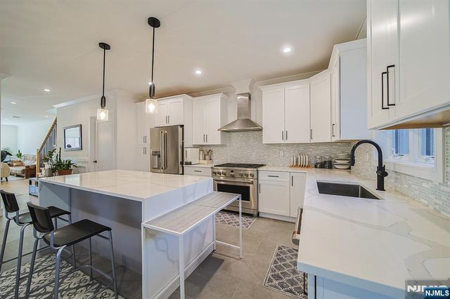 529 Lincoln B, Palisades Park, NJ 07650