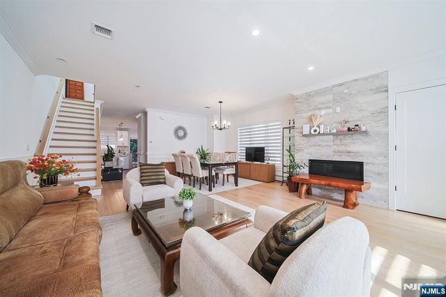 529 Lincoln B, Palisades Park, NJ 07650