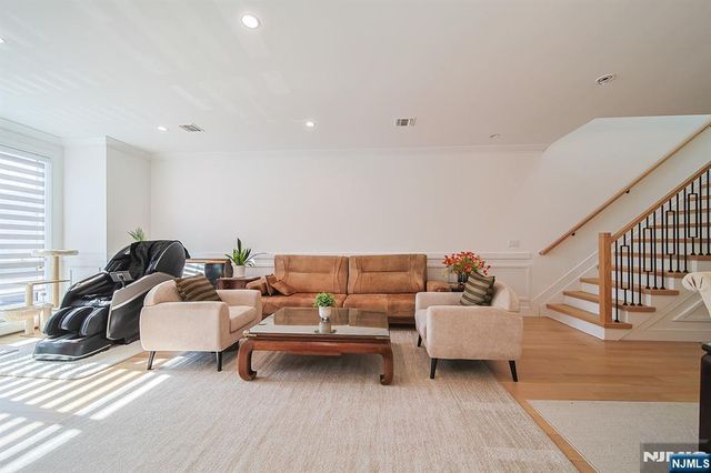 529 Lincoln B, Palisades Park, NJ 07650