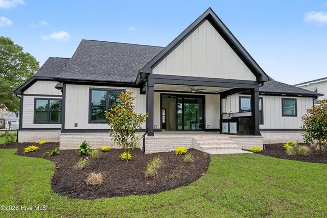 9421 Old Salem Way NW, Calabash, NC 28467