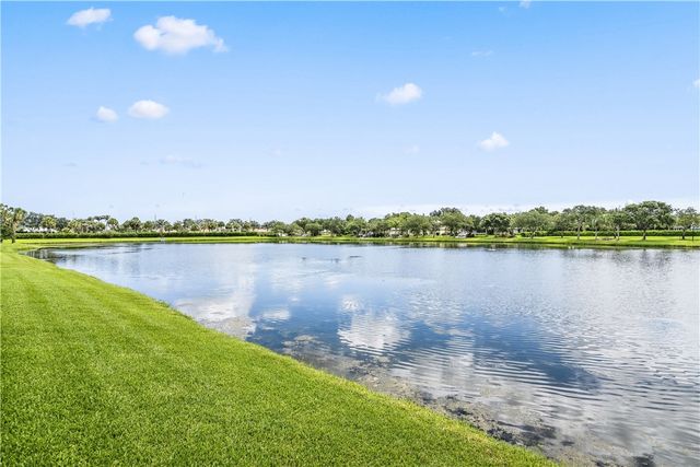 1000 White Tail Avenue SW, Vero Beach, FL 32968